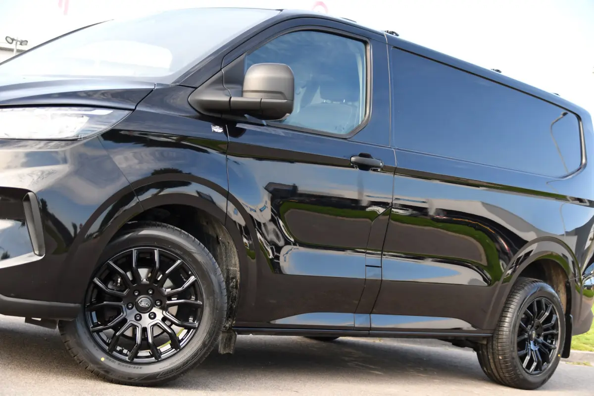 300 2.0 TDCI L1H1 Black Edition Cruise, Camera, Carplay, LED, 136pk, Automaat, NAVI, Airco, Multimedia, Uniek!