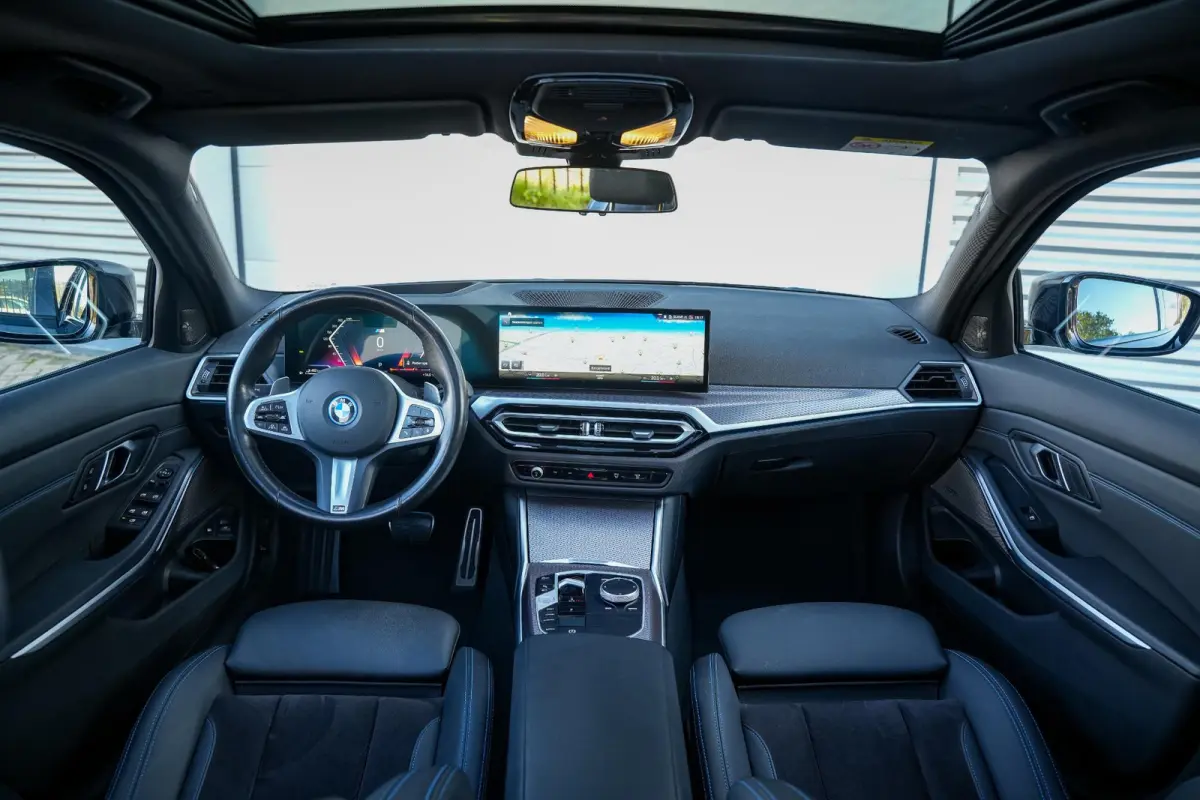330e xDrive M Pakket Panoramadak HUD Camera ACC Harman Kardon