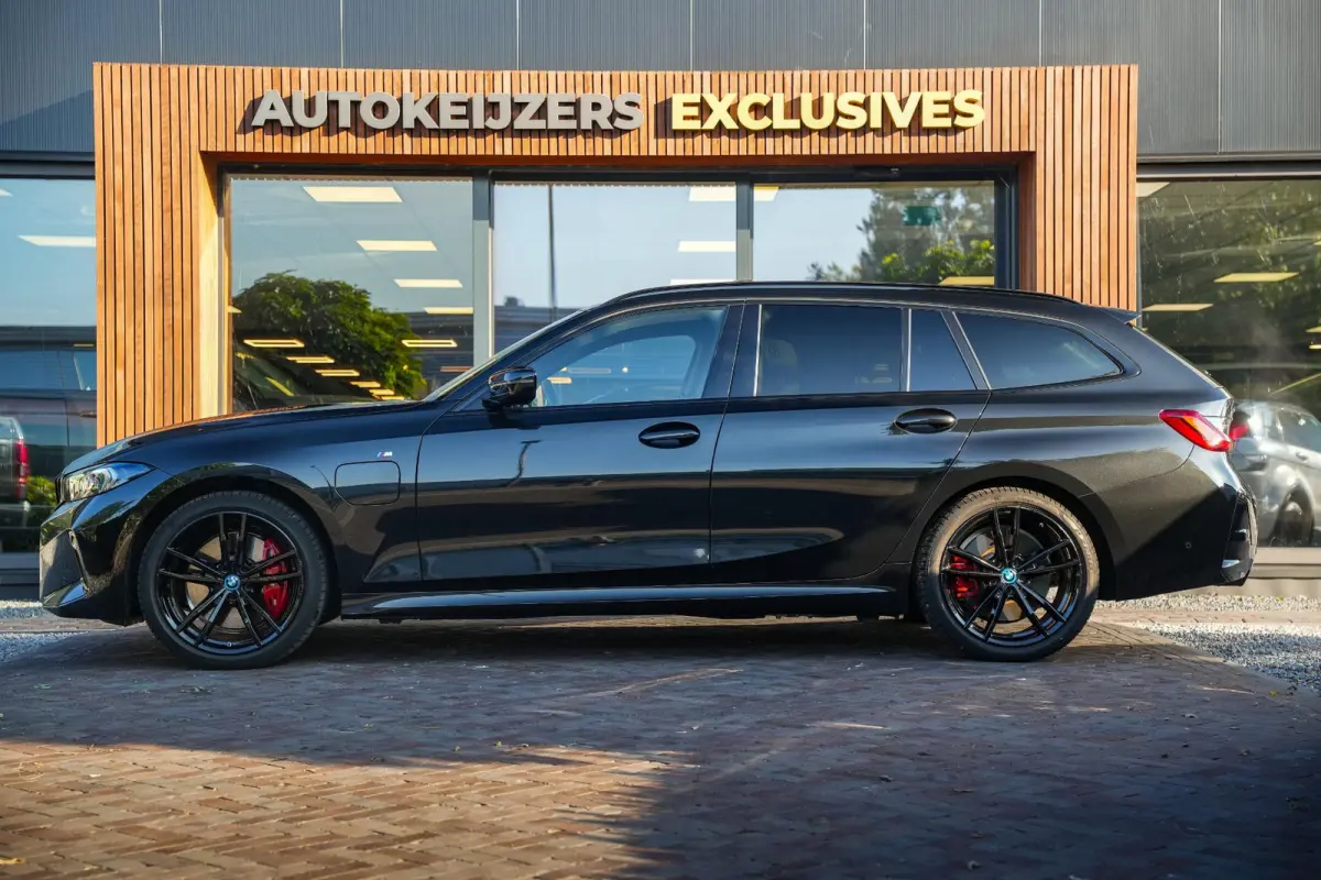 330e xDrive M Pakket Panoramadak HUD Camera ACC Harman Kardon
