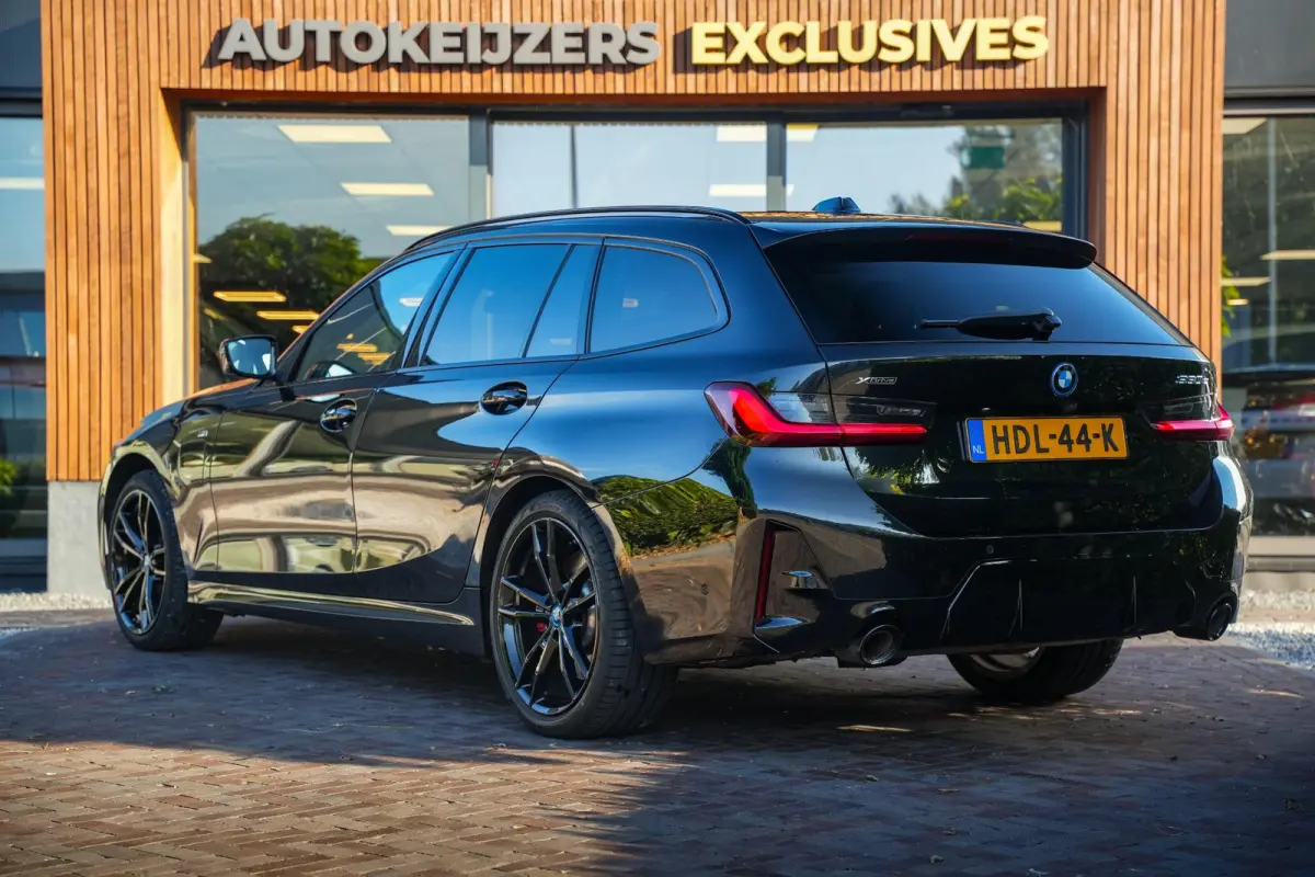 330e xDrive M Pakket Panoramadak HUD Camera ACC Harman Kardon