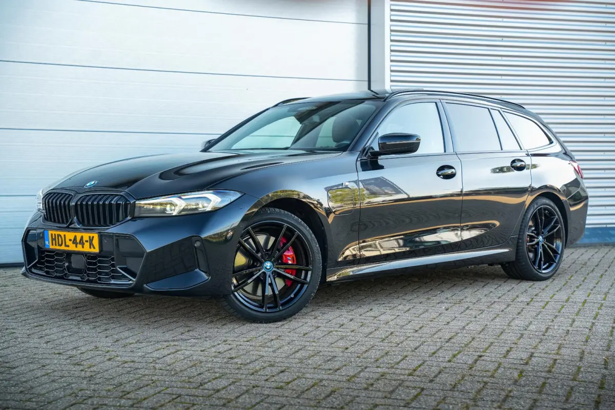 330e xDrive M Pakket Panoramadak HUD Camera ACC Harman Kardon