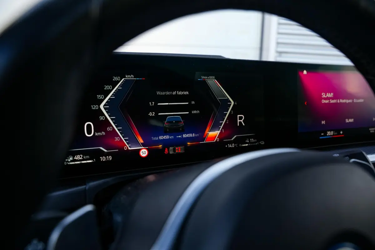330e xDrive M Pakket Panoramadak HUD Camera ACC Harman Kardon