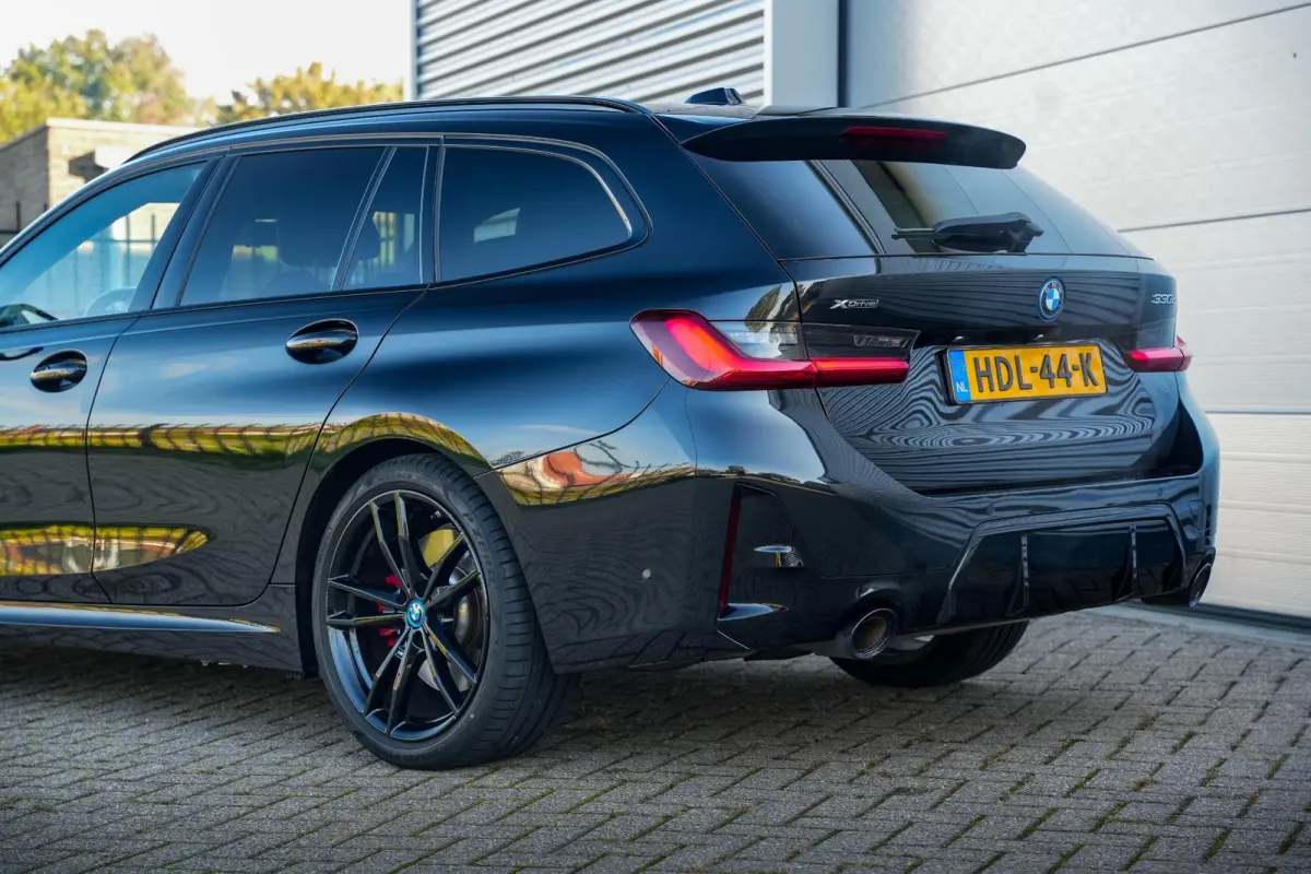 330e xDrive M Pakket Panoramadak HUD Camera ACC Harman Kardon