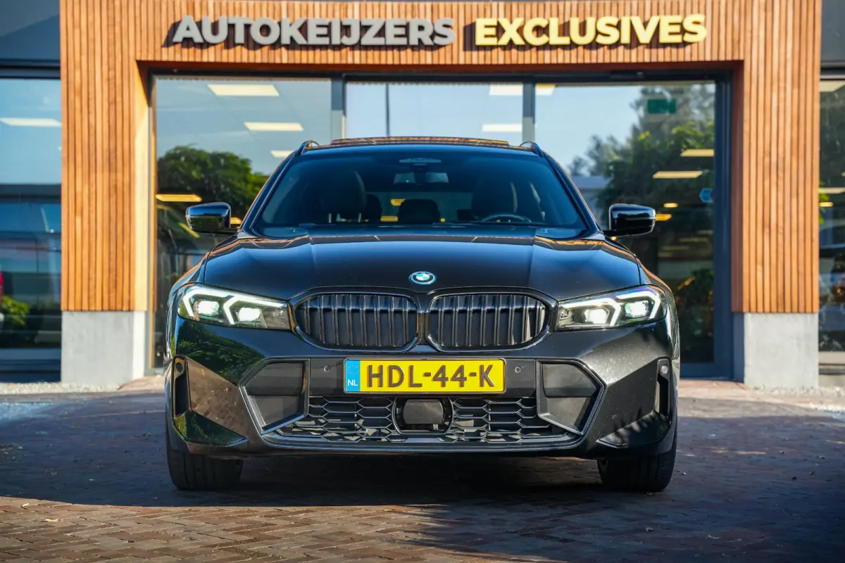 330e xDrive M Pakket Panoramadak HUD Camera ACC Harman Kardon