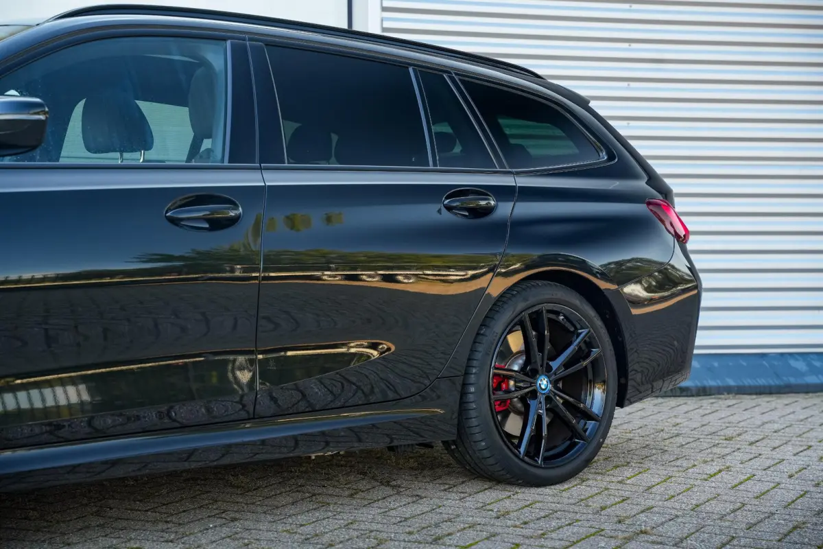 330e xDrive M Pakket Panoramadak HUD Camera ACC Harman Kardon