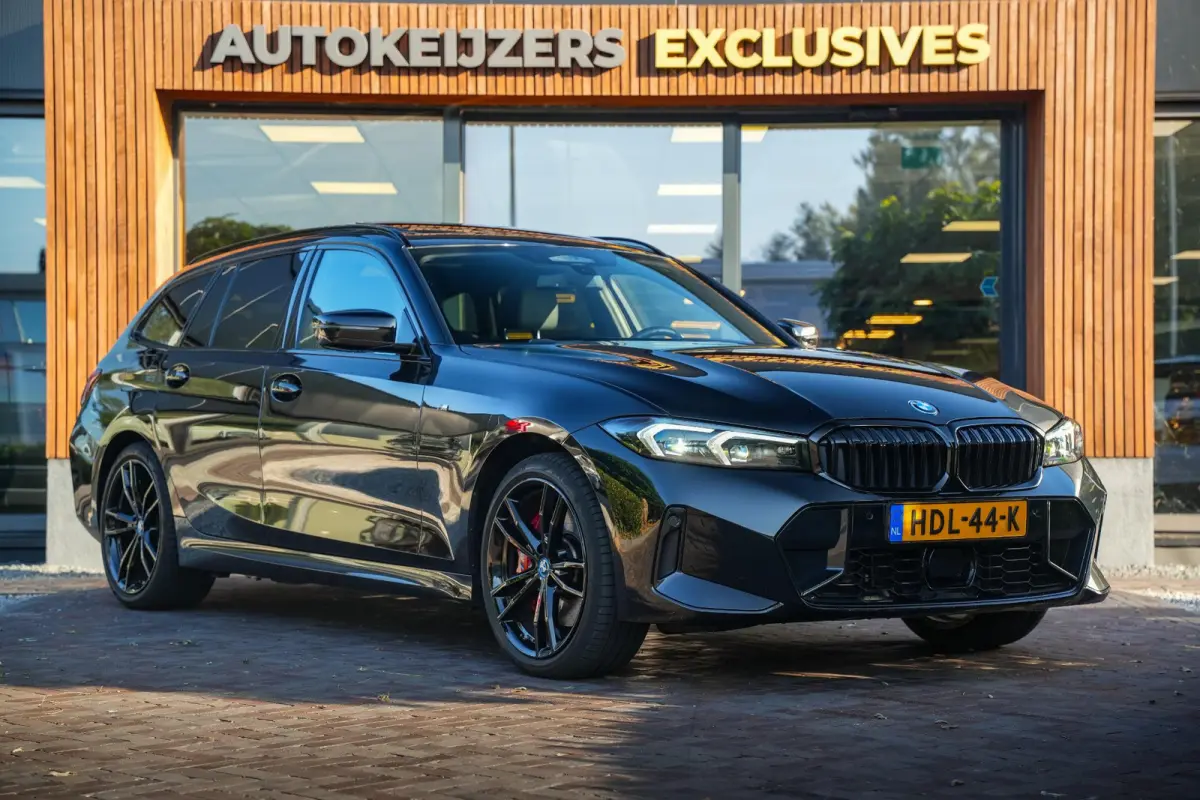 330e xDrive M Pakket Panoramadak HUD Camera ACC Harman Kardon