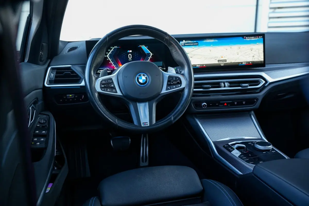 330e xDrive M Pakket Panoramadak HUD Camera ACC Harman Kardon