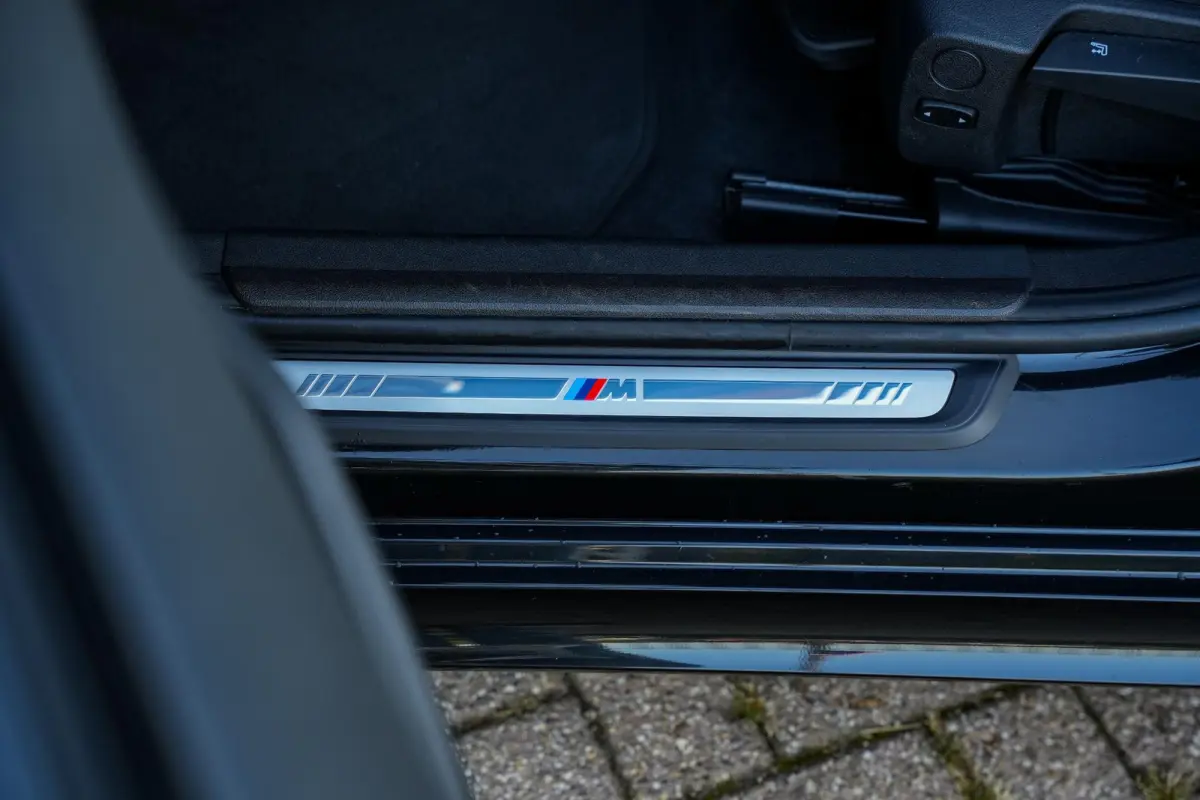 330e xDrive M Pakket Panoramadak HUD Camera ACC Harman Kardon