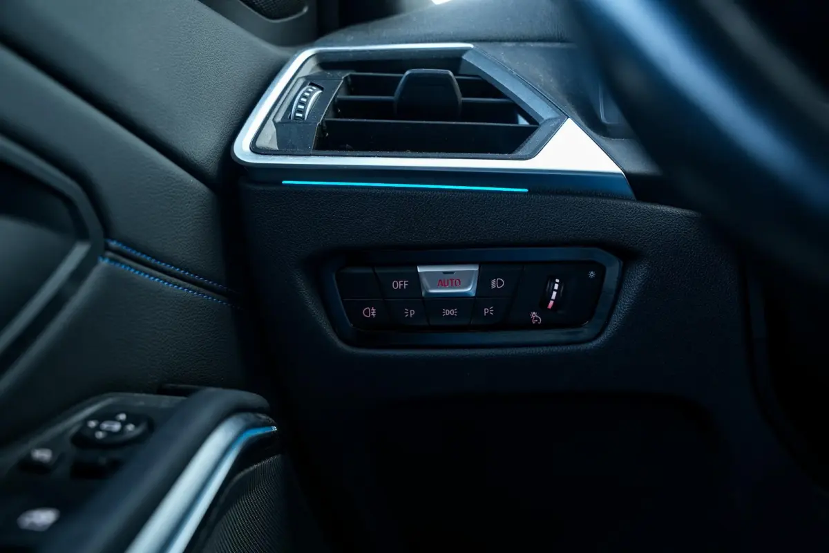 330e xDrive M Pakket Panoramadak HUD Camera ACC Harman Kardon