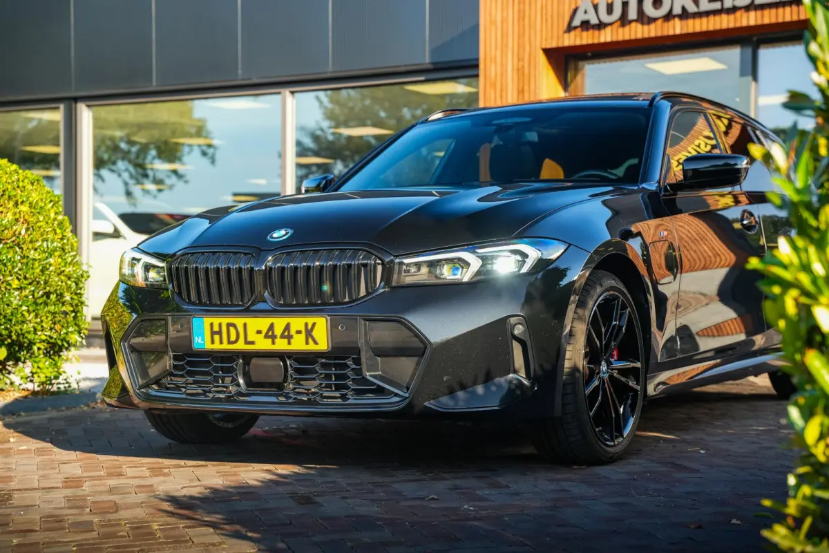 330e xDrive M Pakket Panoramadak HUD Camera ACC Harman Kardon