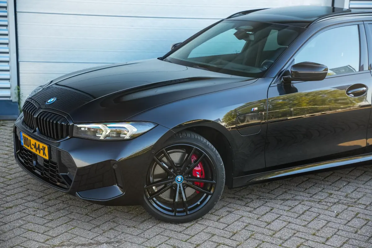 330e xDrive M Pakket Panoramadak HUD Camera ACC Harman Kardon