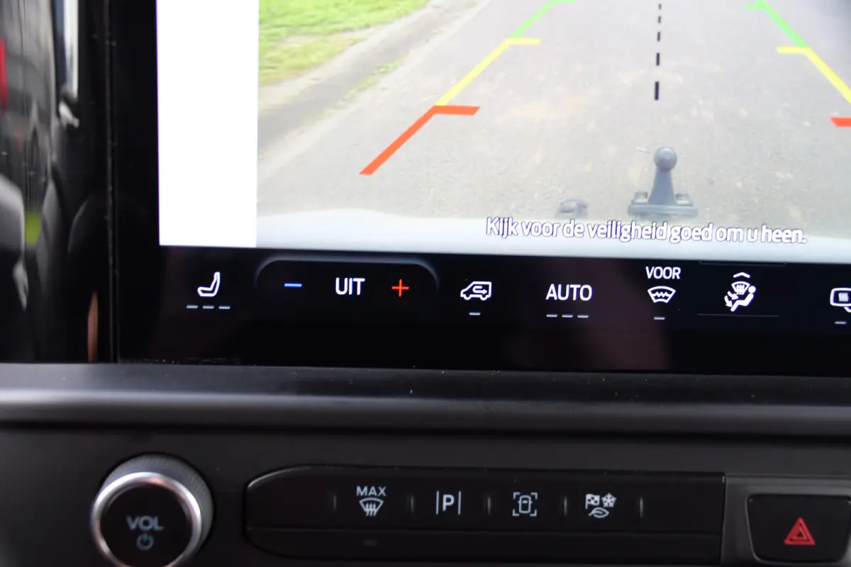 300 2.0 TDCI L1H1 Limited PB Edition Camera, Cruise, Carplay, LED, Stoelverwarming, 136pk, Automaat, Trekhaak, Multimedia, Uniek!