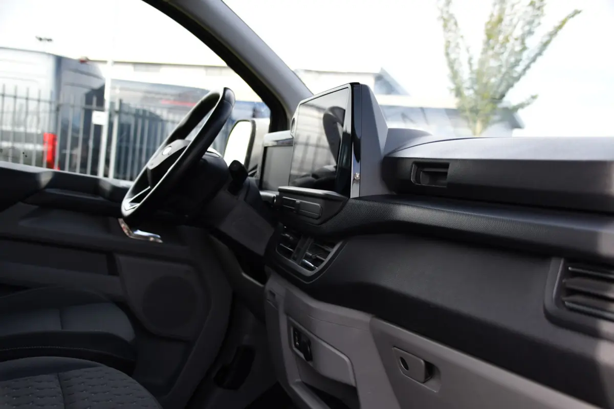 300 2.0 TDCI L1H1 Limited PB Edition Camera, Cruise, Carplay, LED, Stoelverwarming, 136pk, Automaat, Trekhaak, Multimedia, Uniek!