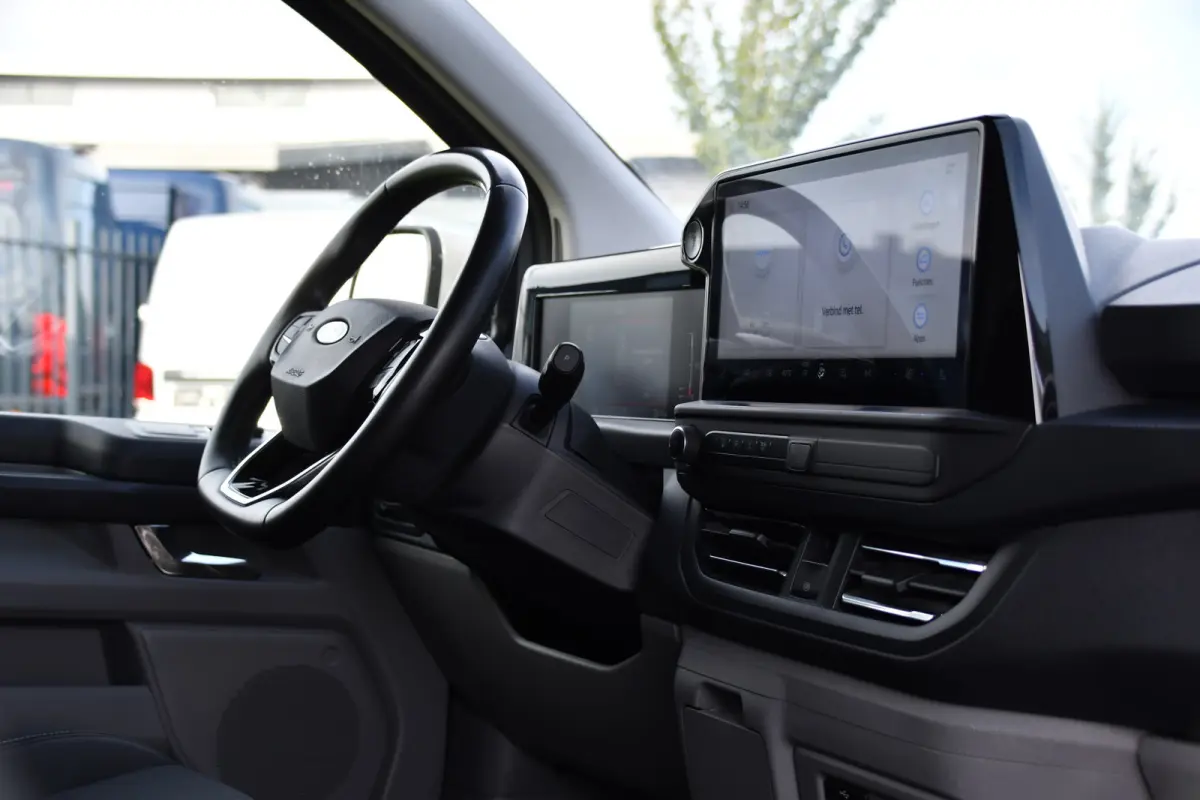 300 2.0 TDCI L1H1 Limited PB Edition Camera, Cruise, Carplay, LED, Stoelverwarming, 136pk, Automaat, Trekhaak, Multimedia, Uniek!