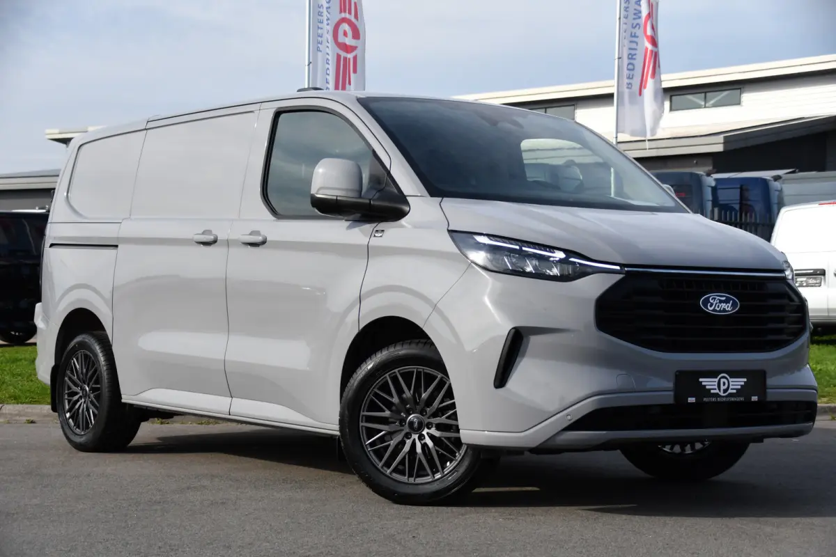 300 2.0 TDCI L1H1 Limited PB Edition Camera, Cruise, Carplay, LED, Stoelverwarming, 136pk, Automaat, Trekhaak, Multimedia, Uniek!