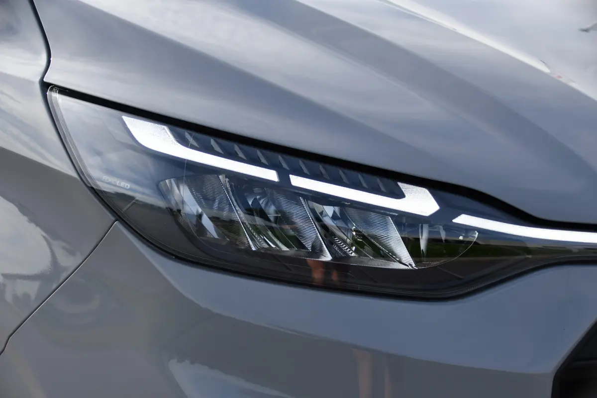 300 2.0 TDCI L1H1 Limited PB Edition Camera, Cruise, Carplay, LED, Stoelverwarming, 136pk, Automaat, Trekhaak, Multimedia, Uniek!