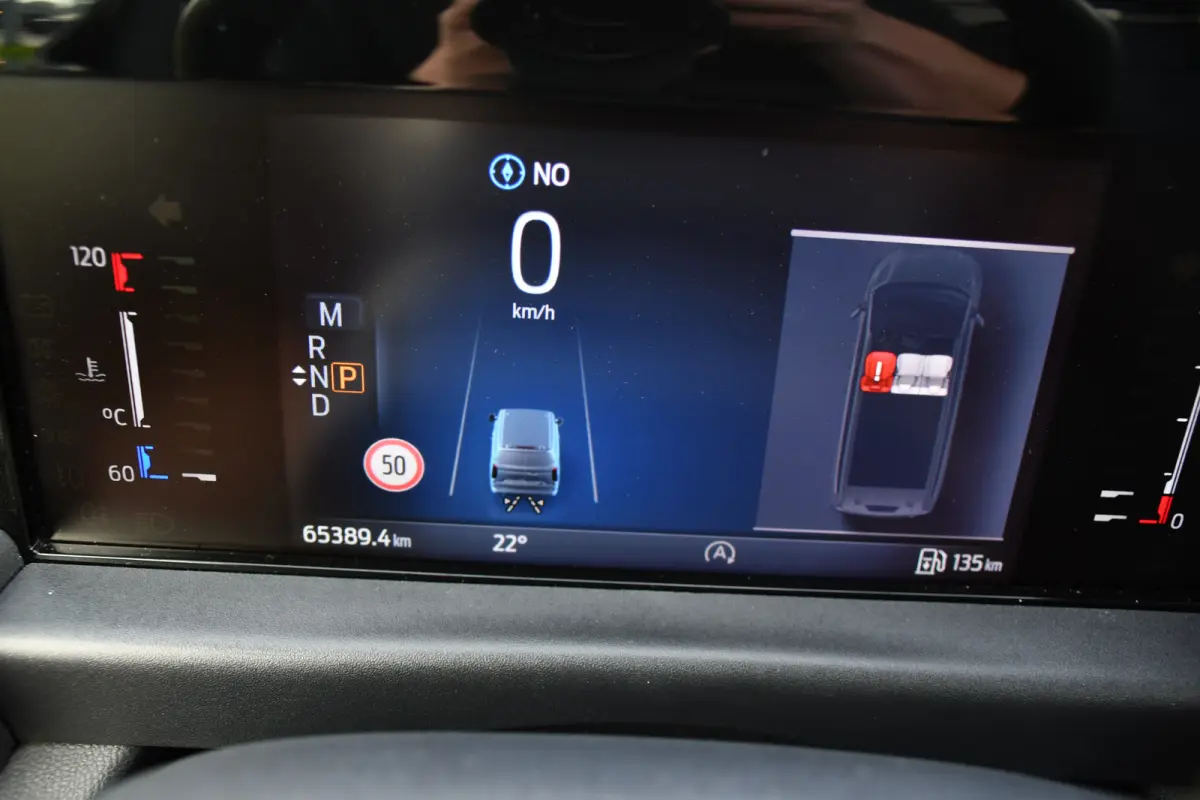 300 2.0 TDCI L1H1 Limited PB Edition Camera, Cruise, Carplay, LED, Stoelverwarming, 136pk, Automaat, Trekhaak, Multimedia, Uniek!