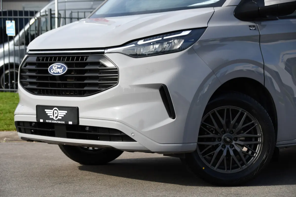 300 2.0 TDCI L1H1 Limited PB Edition Camera, Cruise, Carplay, LED, Stoelverwarming, 136pk, Automaat, Trekhaak, Multimedia, Uniek!
