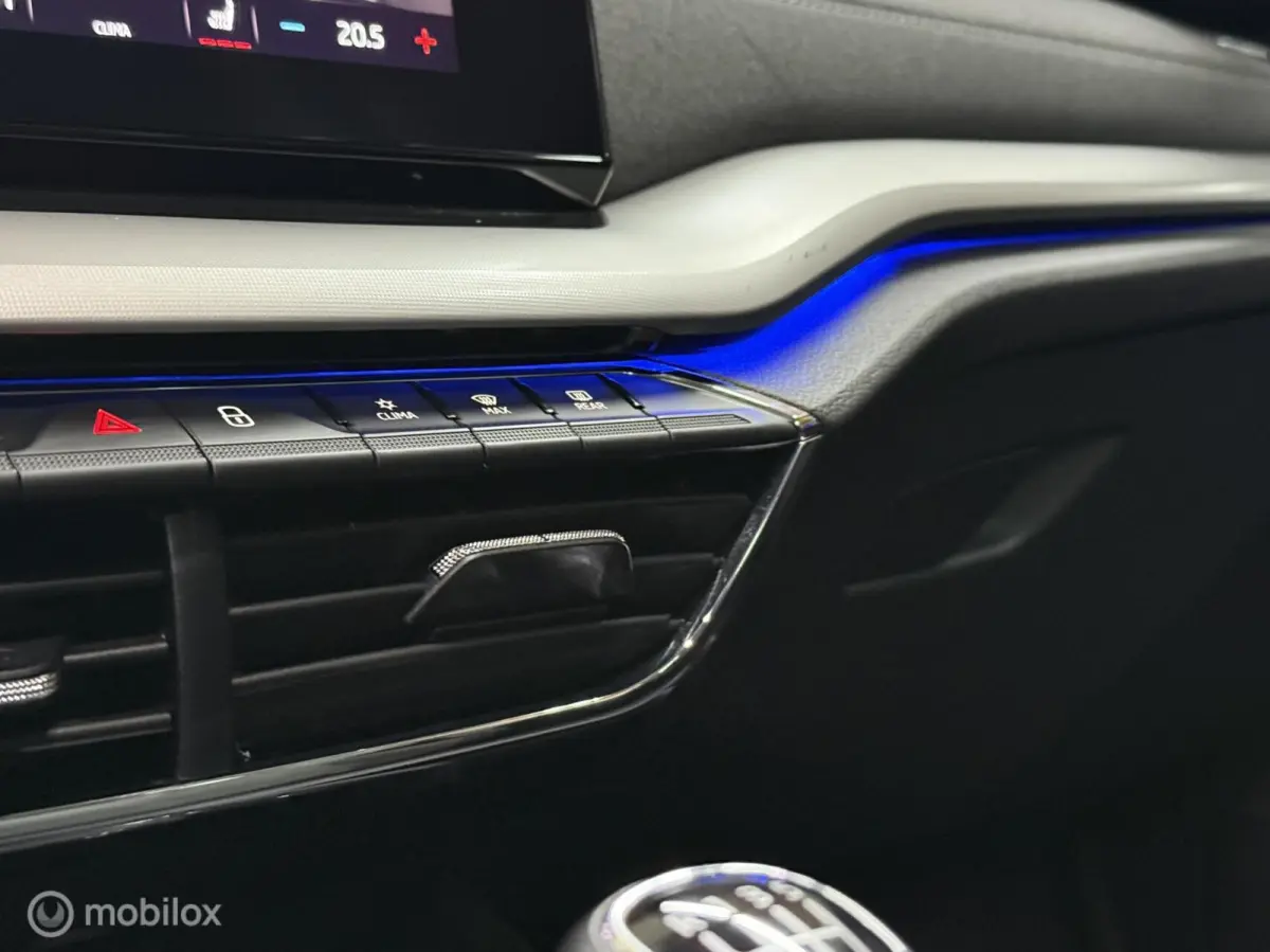 1.0 TSI Business Edition Plus Pano Trekhk