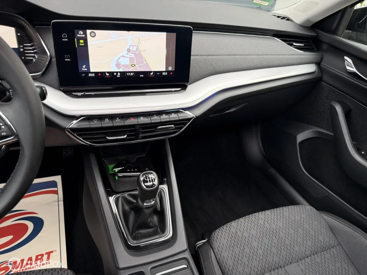 1.0 TSI Business Edition Plus Pano Trekhk