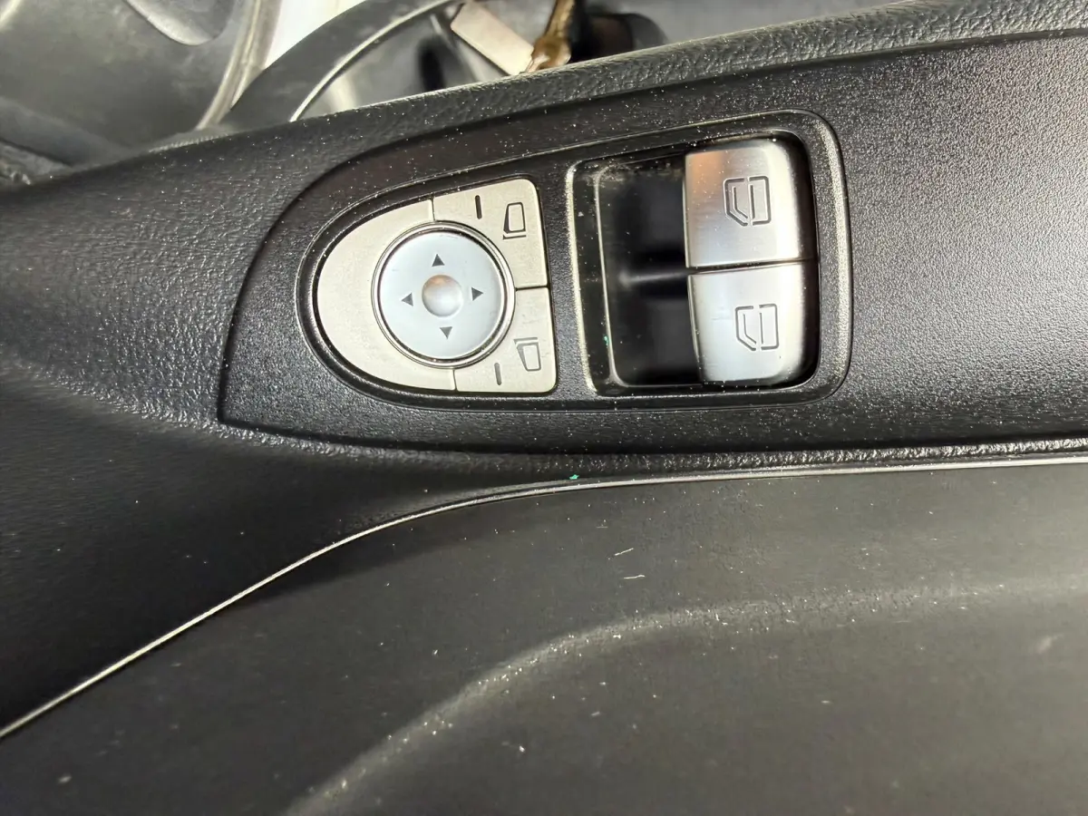 109 CDI Extra Lang / Dubbele Cabine / Camera / Cruise / PDC / Airco