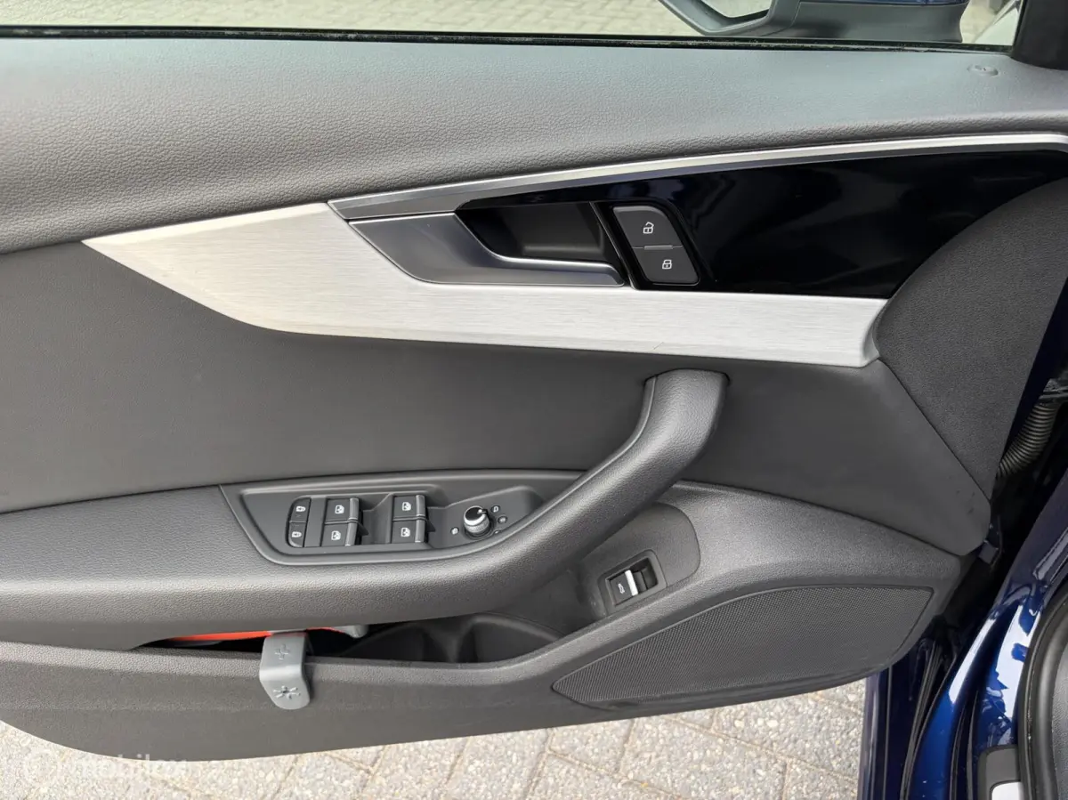 35TFSI S-line|Wegklapbare Trekhaak|Carplay|Elect Achterklep. Audi A4 Avant 35 TFSI S-line|Wegklapbare Trekhaak|Carplay|Elect Achterklep.