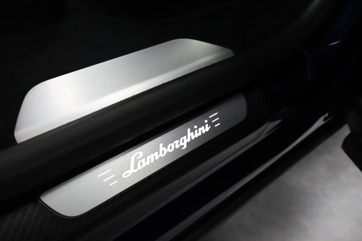 4.0 V8 Performante|Akrapovic|Alcantara|Carbon|666PK