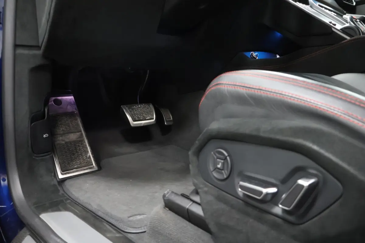 4.0 V8 Performante|Akrapovic|Alcantara|Carbon|666PK