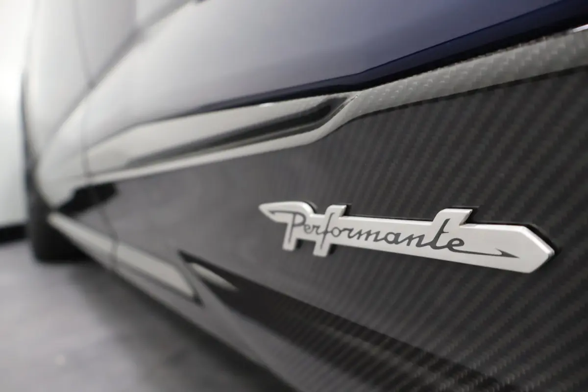 4.0 V8 Performante|Akrapovic|Alcantara|Carbon|666PK