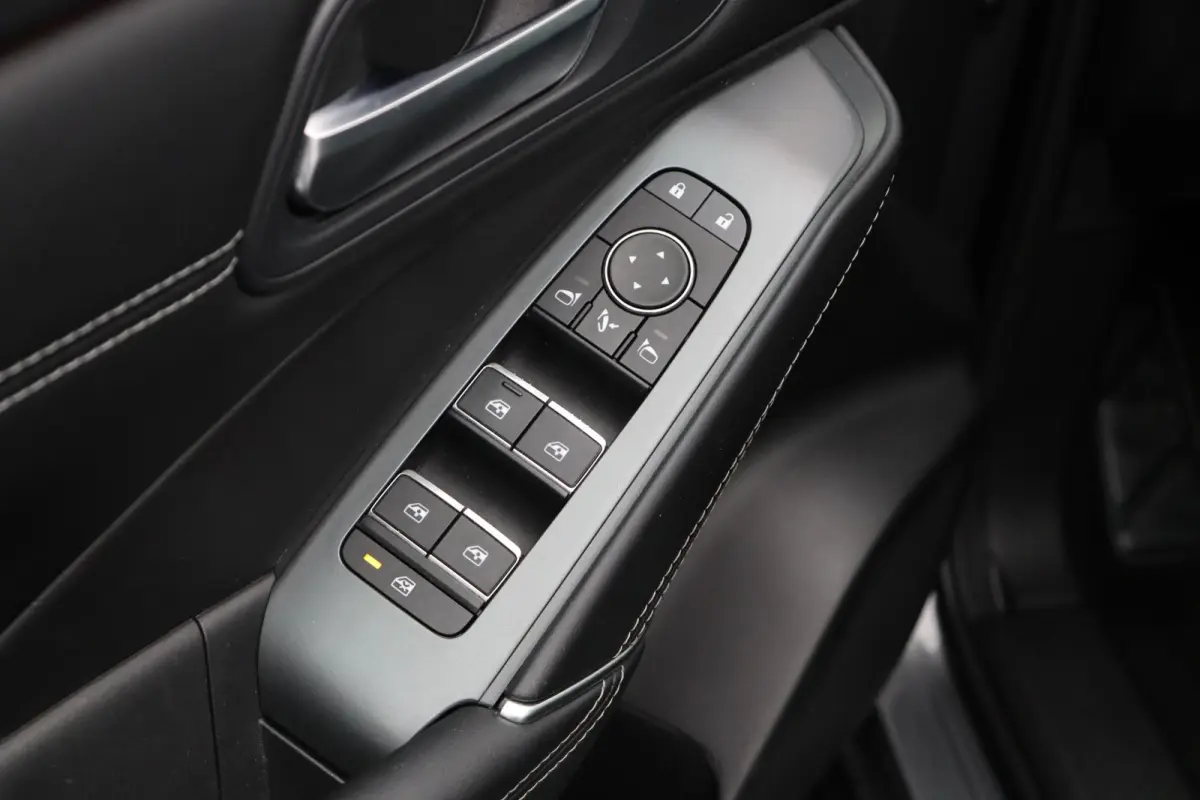 1.5 e-Power N-Connecta | Stoel, Stuur en Voorruitverwarming | Head-Up Display | Elektrische Achterklep | Rondom Camera |