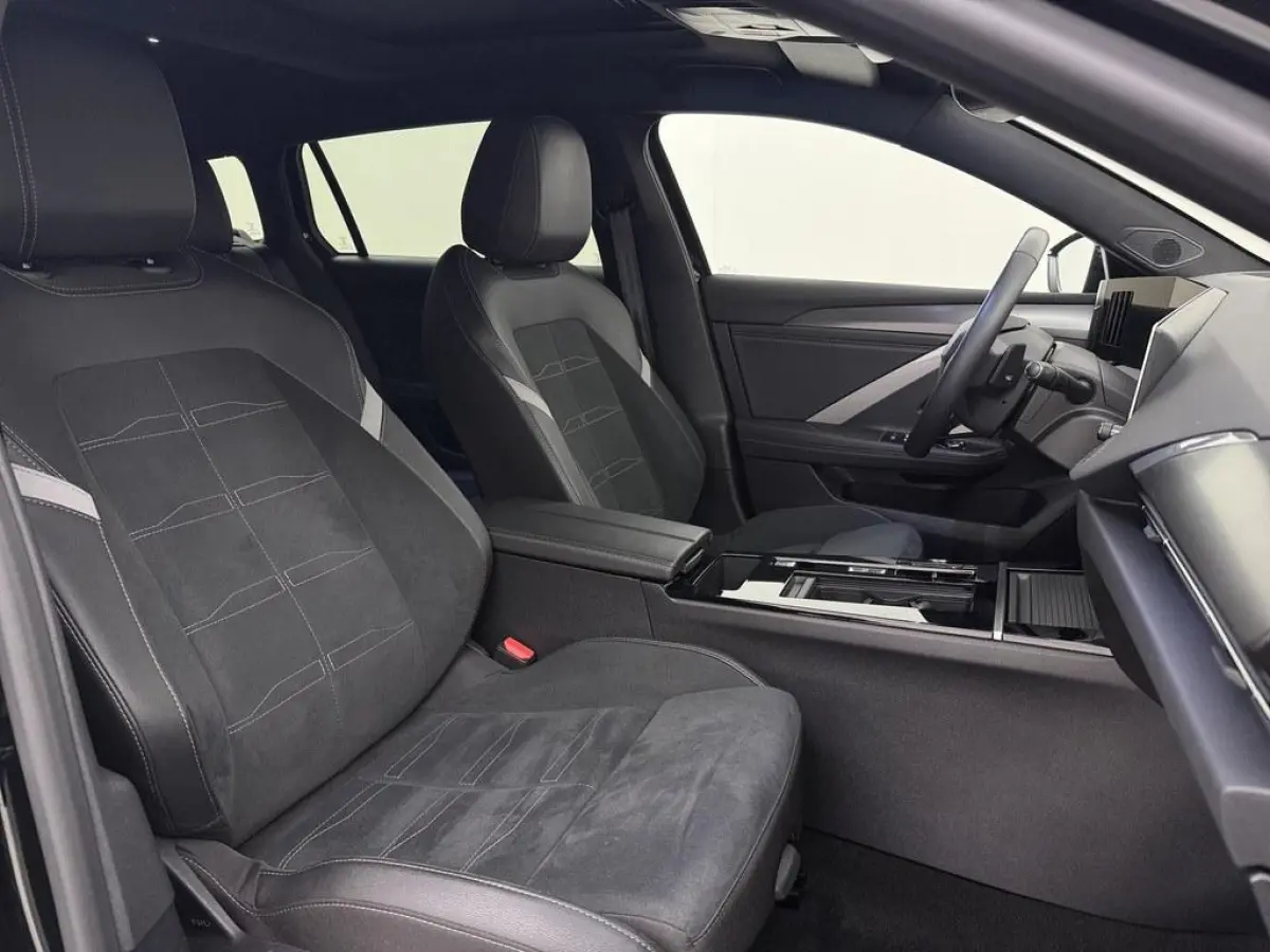 1.2 Turbo 145pk Hybrid GS Pano/Alcantara/Hud/Led 36.Camera/Winterpakket/AGR.el.verstelbaar/Led.Matrix/Ad.Cruise