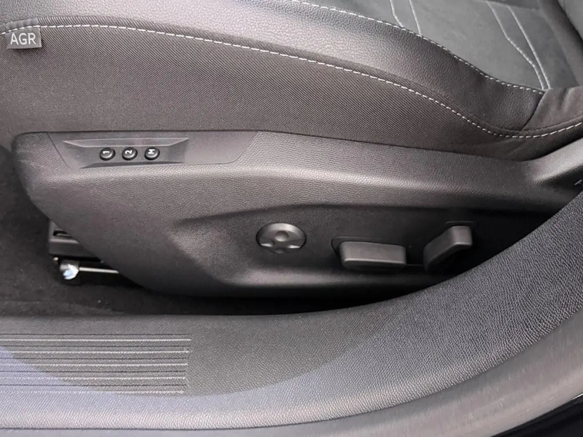 1.2 Turbo 145pk Hybrid GS Pano/Alcantara/Hud/Led 36.Camera/Winterpakket/AGR.el.verstelbaar/Led.Matrix/Ad.Cruise