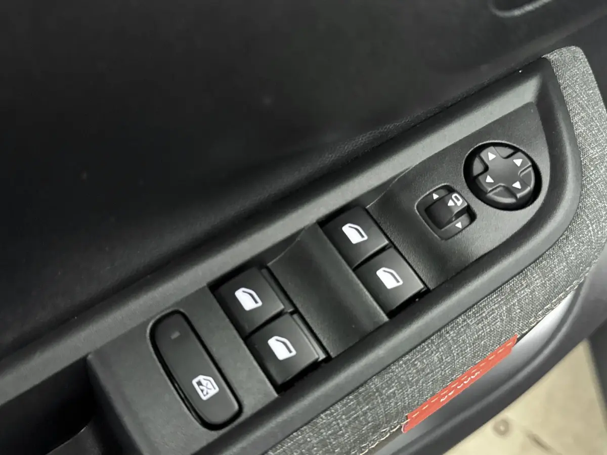 1.2 Hybrid 145pk Plus | 1ste eigenaar | Comfort stoelen | Cruise control | Apple CarPlay / Android Auto |