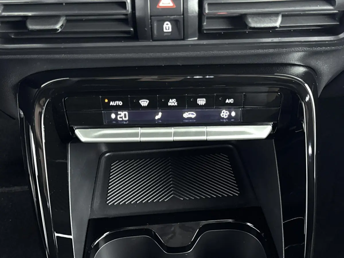 1.2 Hybrid 145pk Plus | 1ste eigenaar | Comfort stoelen | Cruise control | Apple CarPlay / Android Auto |