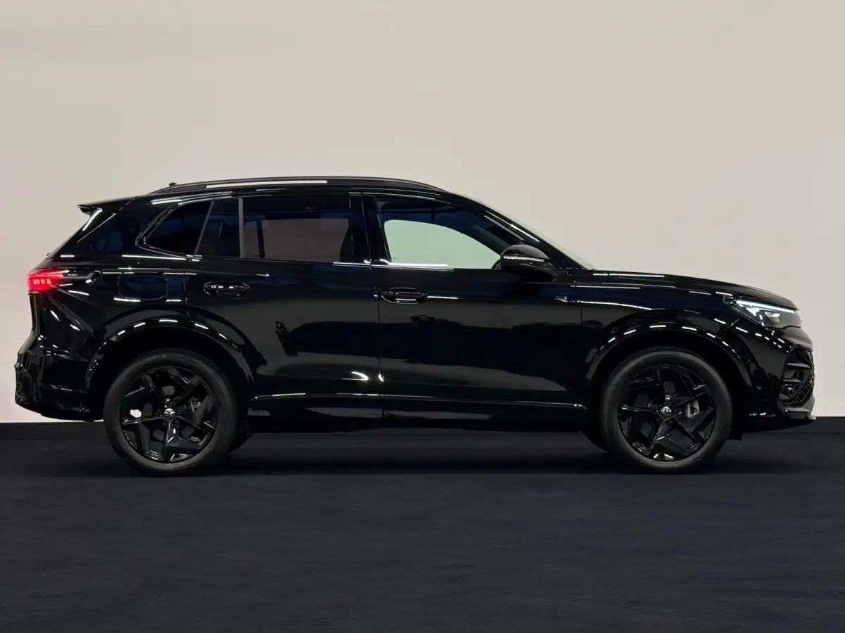 1.5 eHybrid R-Line Pano Massage 360 Trekhaak Blackpack