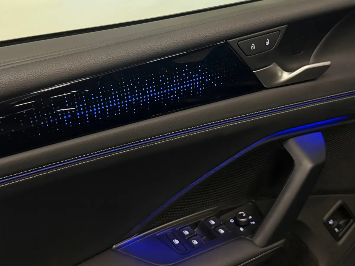 1.5 eHybrid R-Line Pano Massage 360 Trekhaak Blackpack