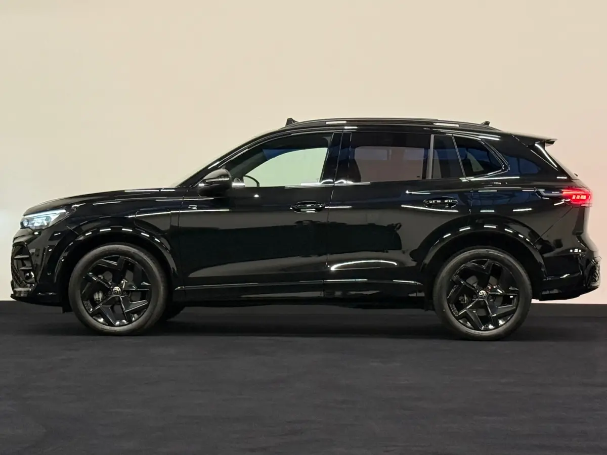 1.5 eHybrid R-Line Pano Massage 360 Trekhaak Blackpack