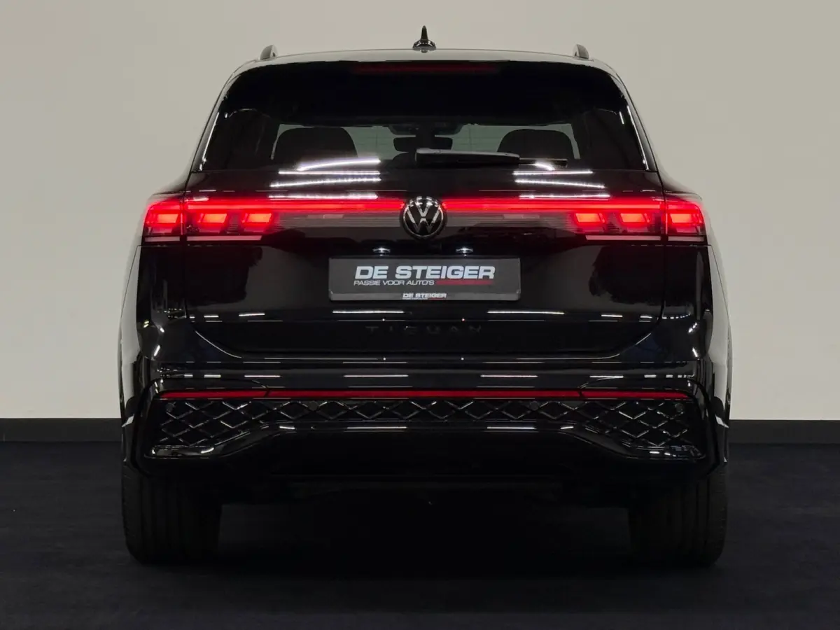 1.5 eHybrid R-Line Pano Massage 360 Trekhaak Blackpack