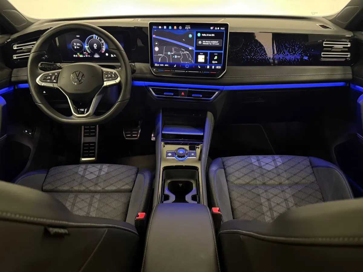 1.5 eHybrid R-Line Pano Massage 360 Trekhaak Blackpack