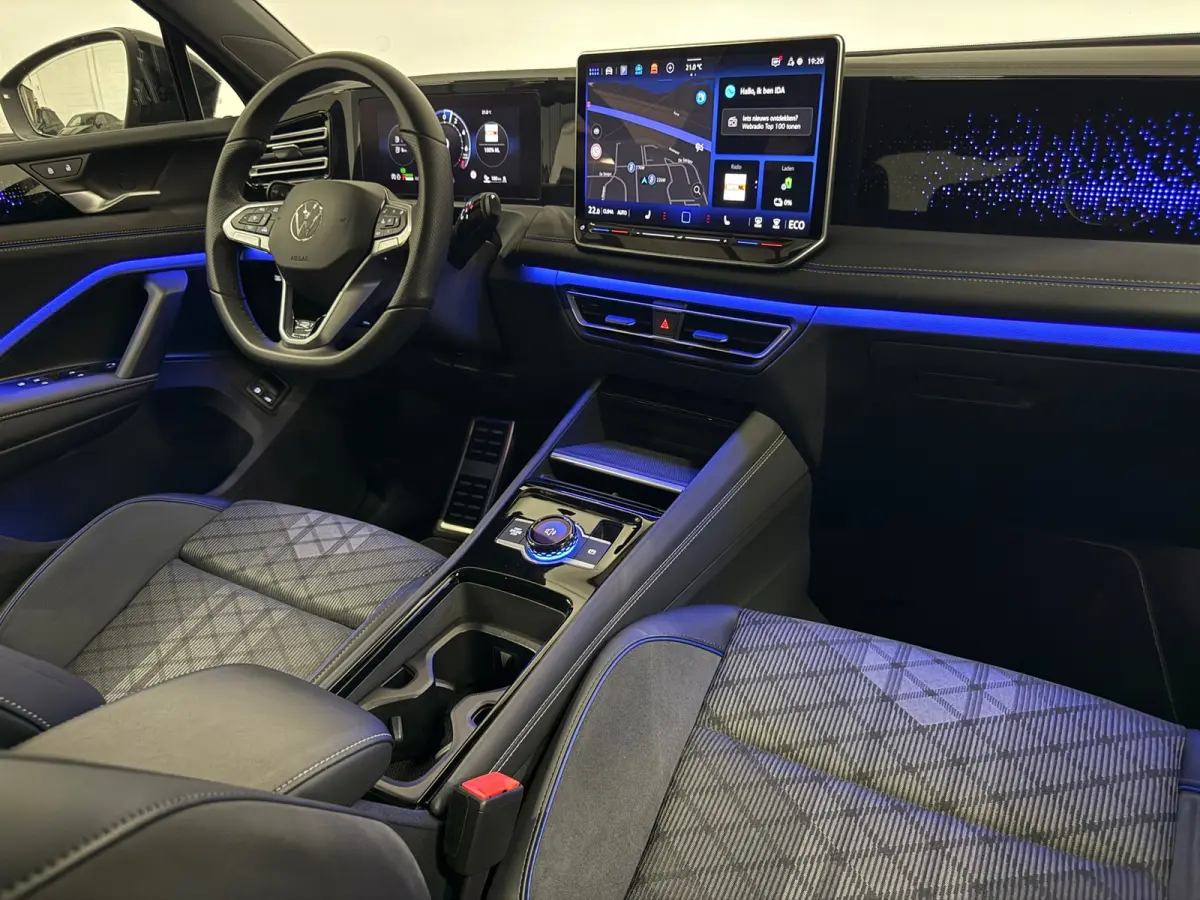 1.5 eHybrid R-Line Pano Massage 360 Trekhaak Blackpack