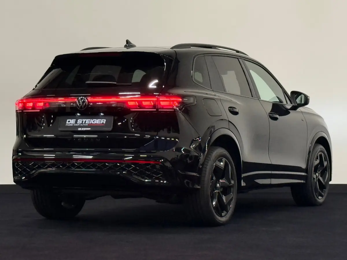 1.5 eHybrid R-Line Pano Massage 360 Trekhaak Blackpack