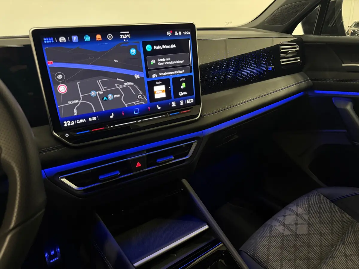1.5 eHybrid R-Line Pano Massage 360 Trekhaak Blackpack