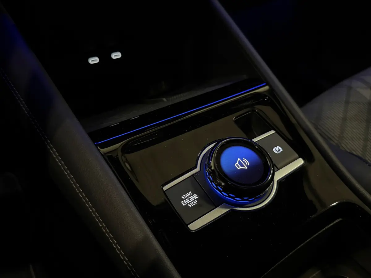 1.5 eHybrid R-Line Pano Massage 360 Trekhaak Blackpack