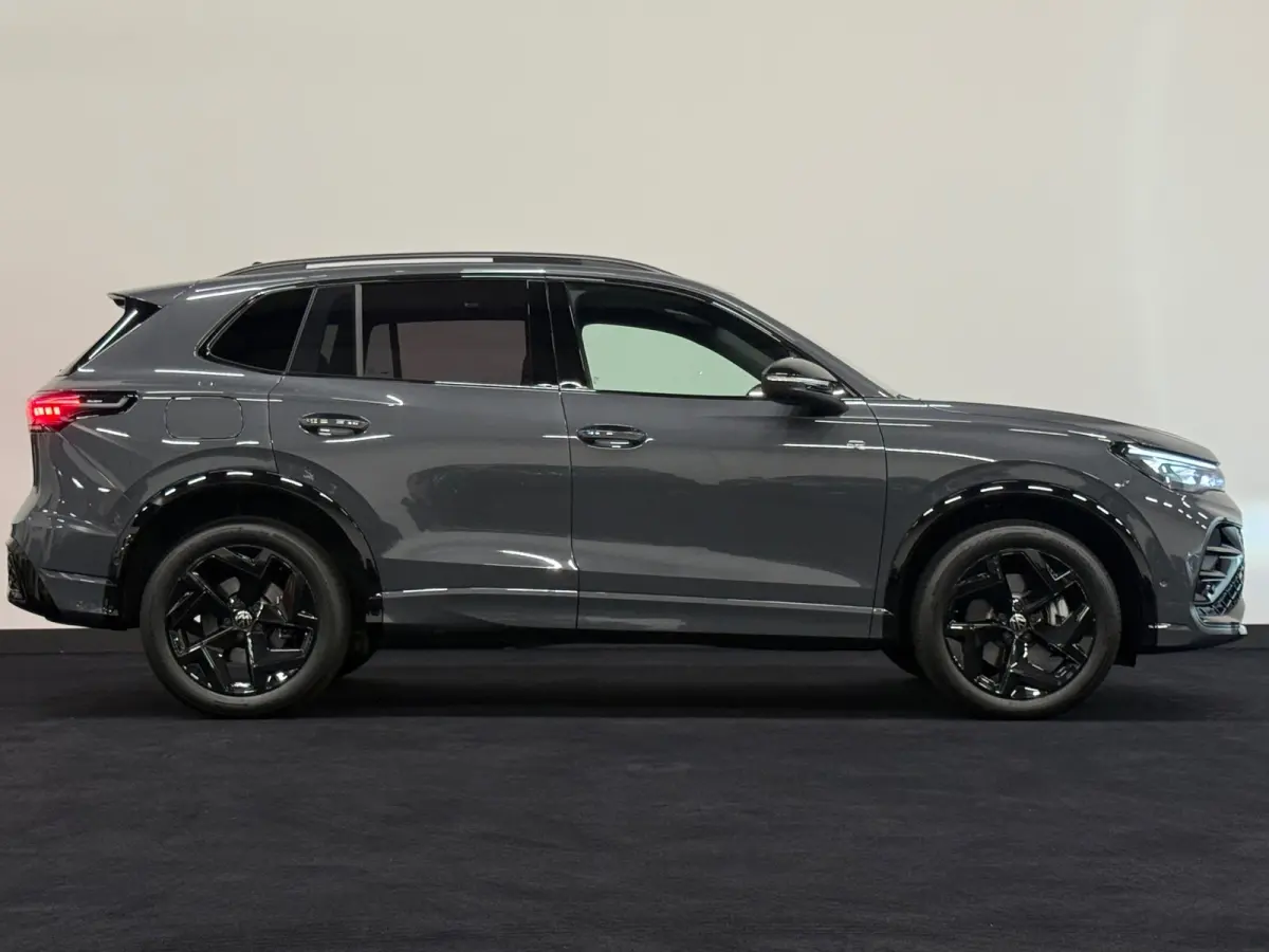 1.5 eHybrid R-Line Black Style Pano Headup 360 Massage Trekhaak