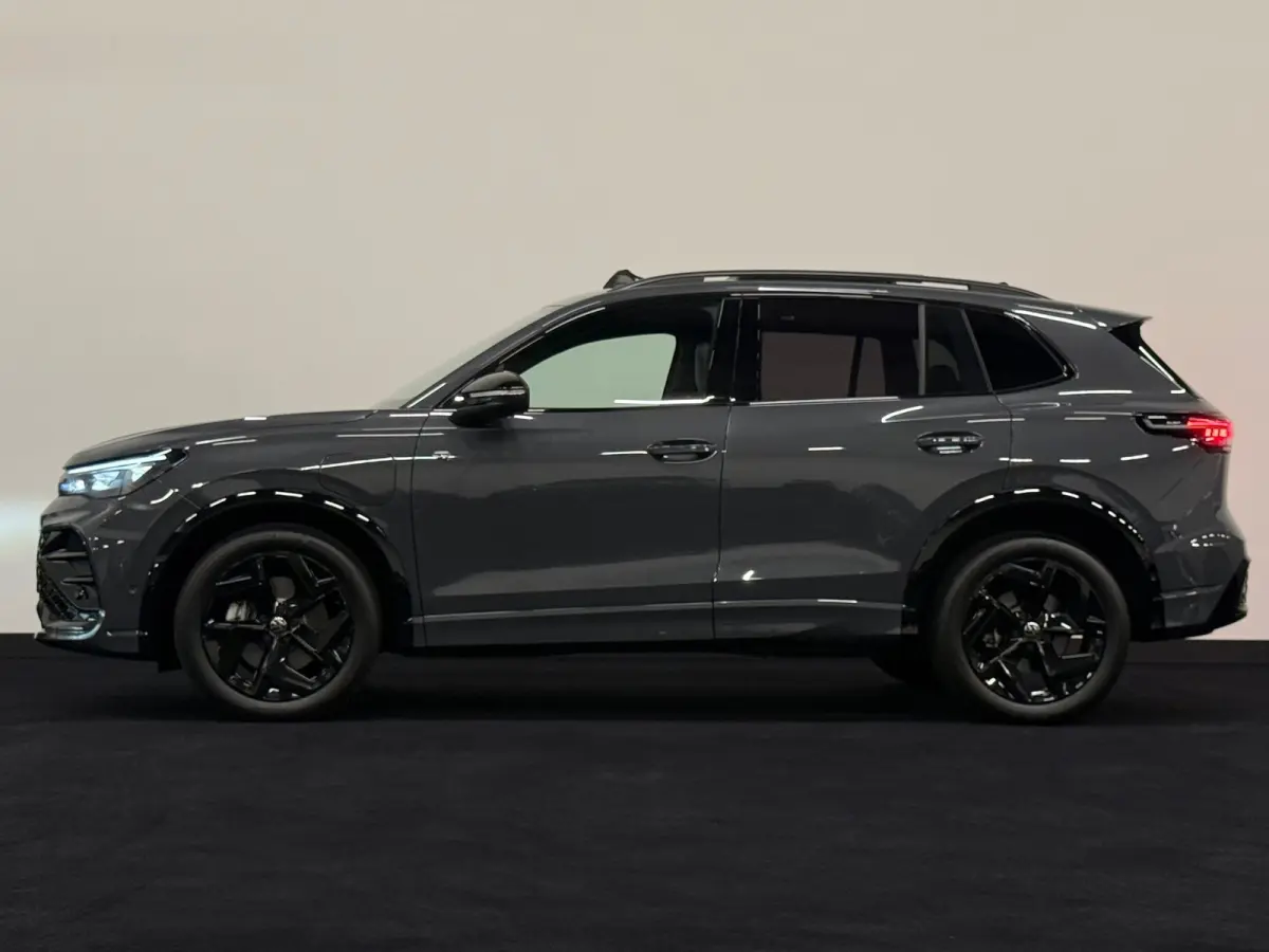 1.5 eHybrid R-Line Black Style Pano Headup 360 Massage Trekhaak
