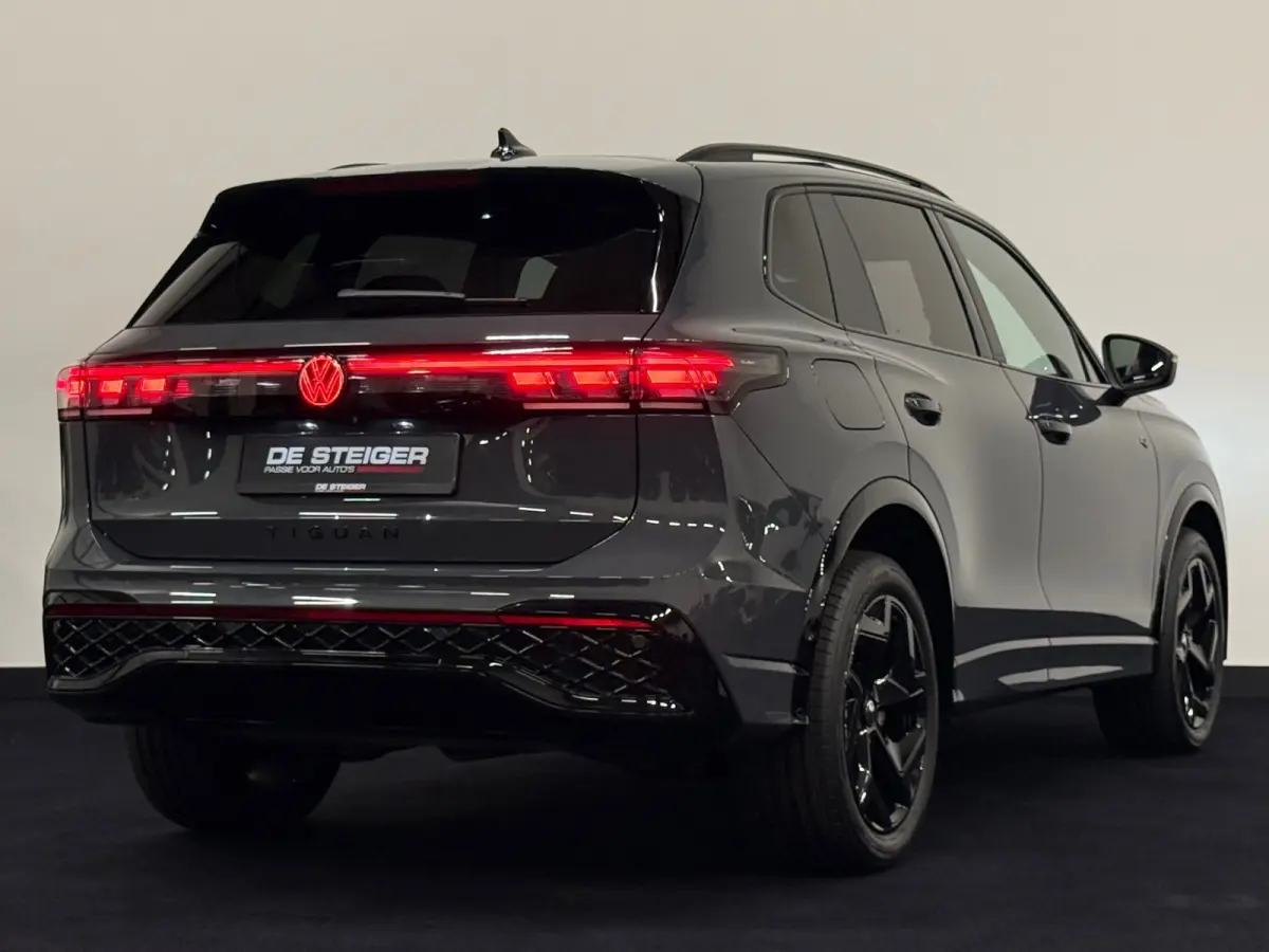 1.5 eHybrid R-Line Black Style Pano Headup 360 Massage Trekhaak