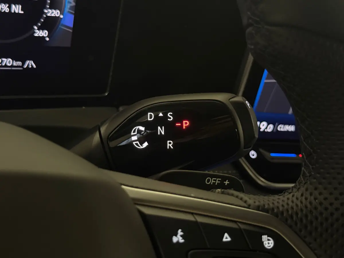 1.5 eHybrid R-Line Black Style Pano Headup 360 Massage Trekhaak
