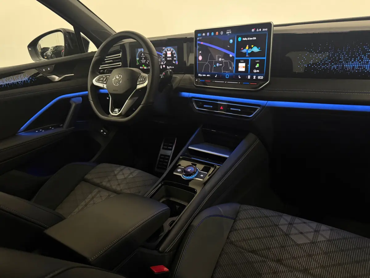 1.5 eHybrid R-Line Black Style Pano Headup 360 Massage Trekhaak