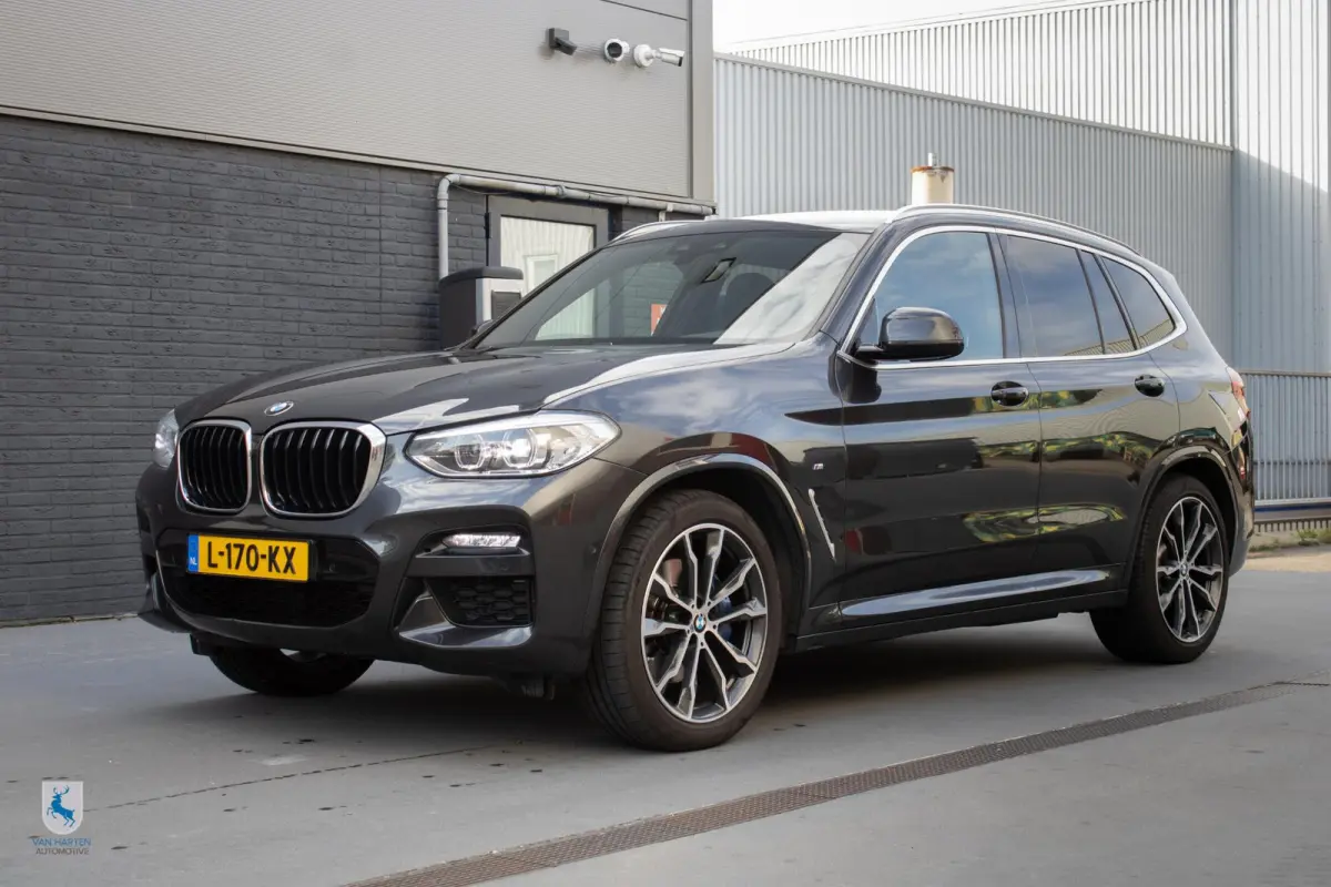 xDrive30i High Executive M Sport / Harmann Kardon / Apple carplay