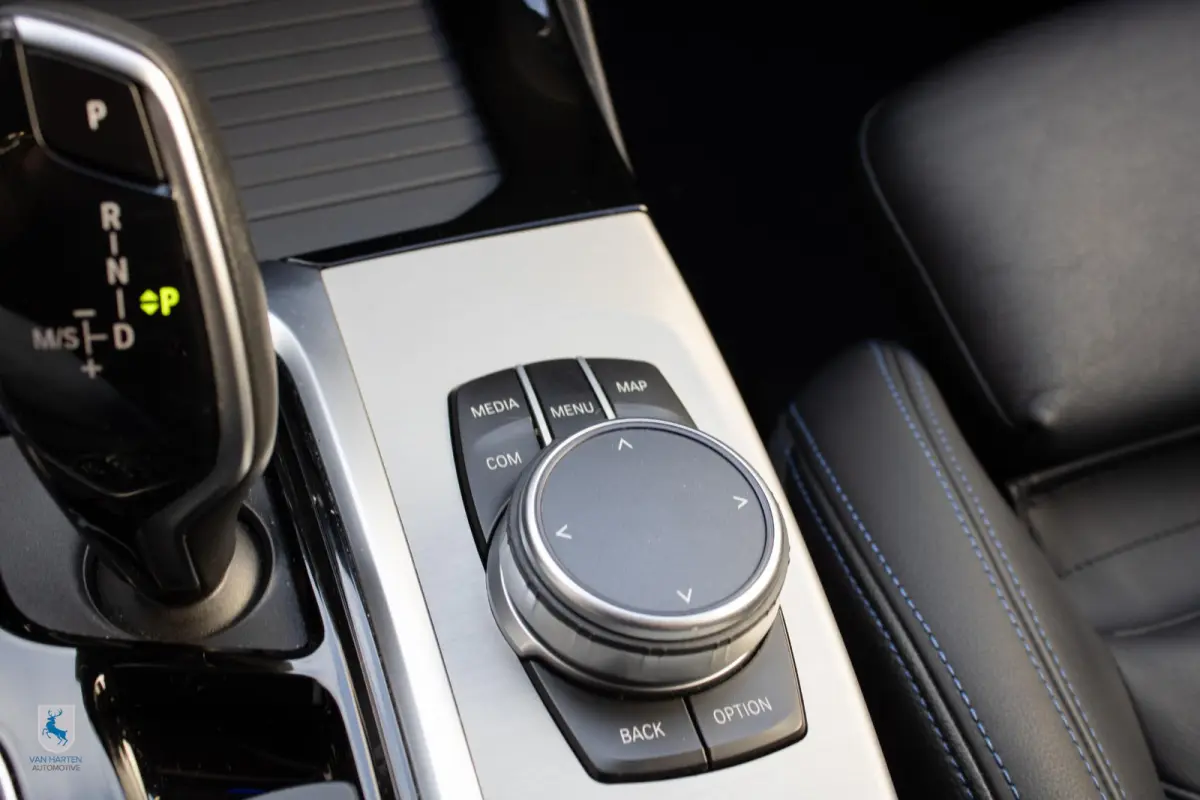 xDrive30i High Executive M Sport / Harmann Kardon / Apple carplay